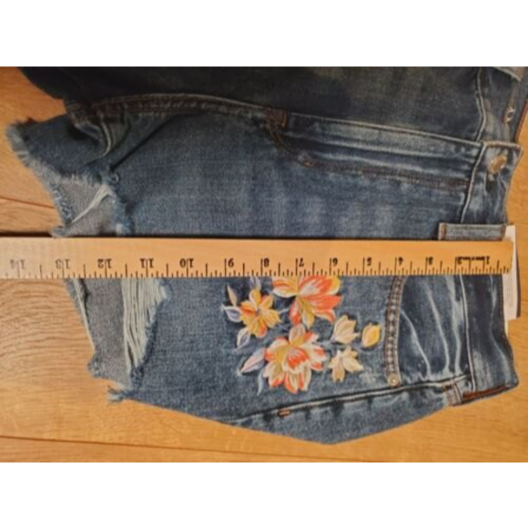 NWT $55 American Eagle Floral Embroidered Mom Jean Shorts Size 8 High Rise - Picture 6 of 6